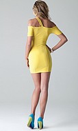 Kortärmad klänning med flexibelt axelband, gul